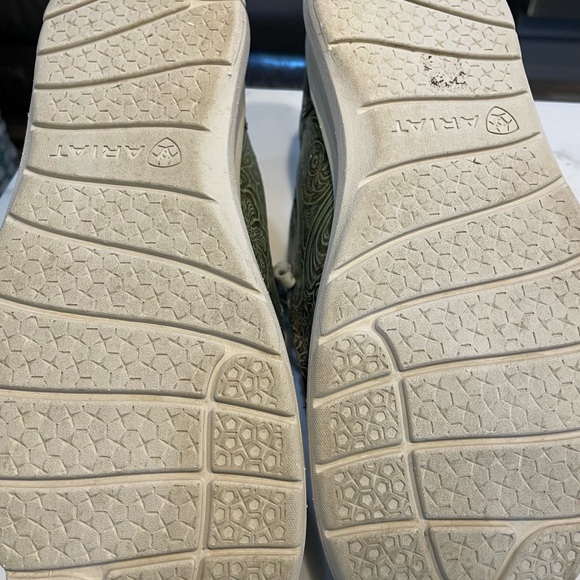 Ariat Floral Embossed Hilo Moc Toe Leather Shoes - Picture 6 of 6